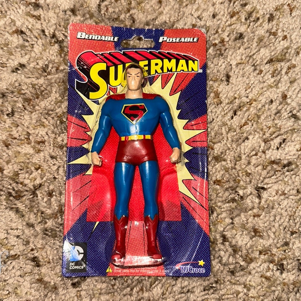 COLLECTABLES BENDABLE SUPERMAN FIGURE